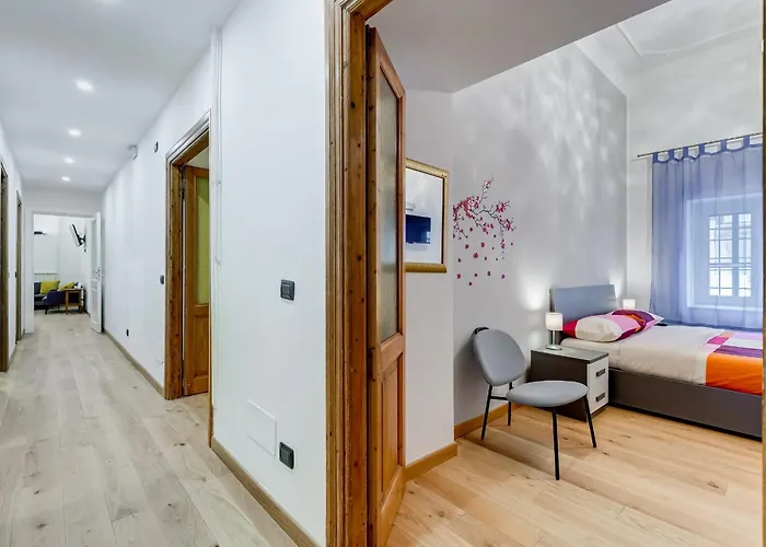 3-bedroom Near Trastevere Station * Roma